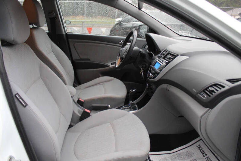 2012 Hyundai Accent SE