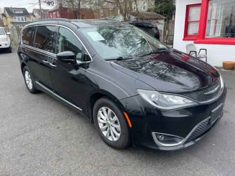 2017 Chrysler Pacifica Touring-L