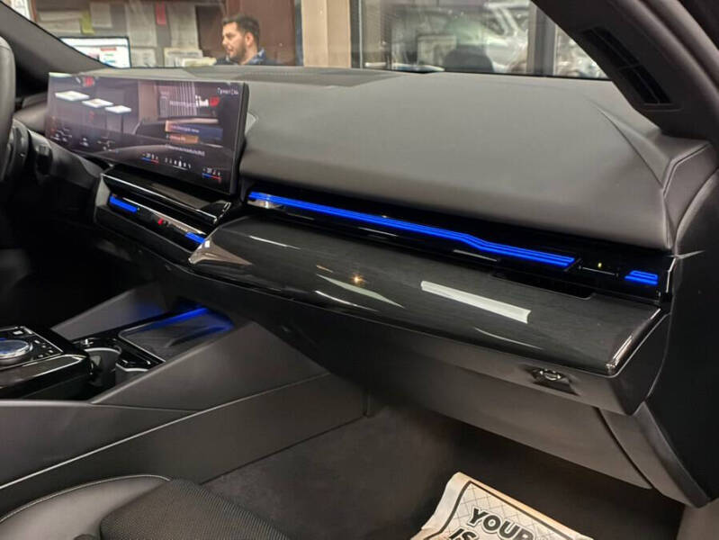 2025 BMW 5 Series 530i xDrive