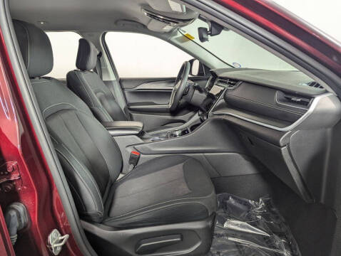 2024 Jeep Grand Cherokee Laredo