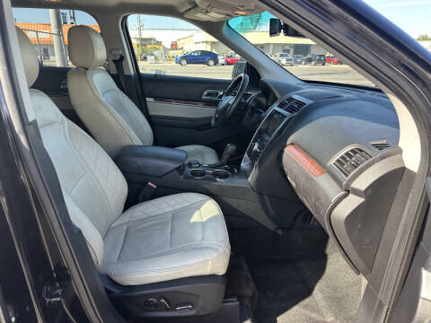 2017 Ford Explorer Platinum