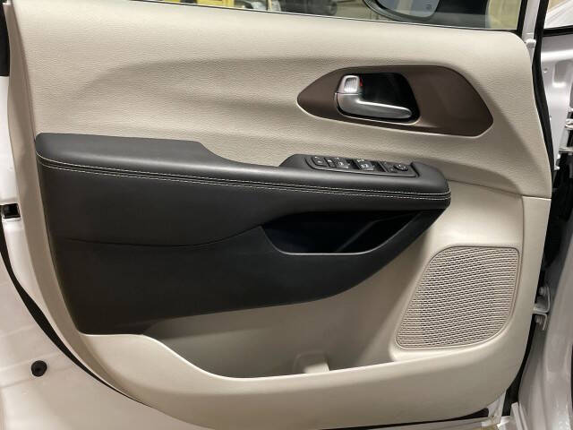 2024 Chrysler Voyager LX