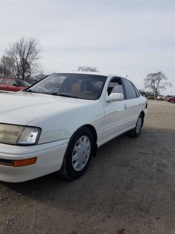 1995 Toyota Avalon for sale at WESTSIDE GARAGE LLC in Keokuk IA