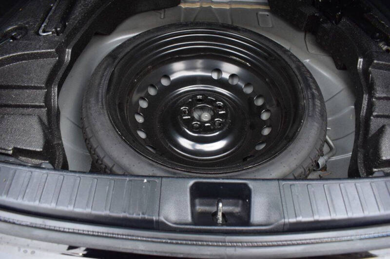 2022 Toyota Prius LE