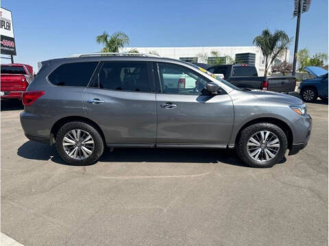 2020 Nissan Pathfinder for sale at Used Cars Fresno in Clovis CA