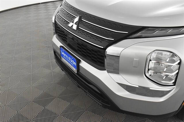 2024 Mitsubishi Outlander ES