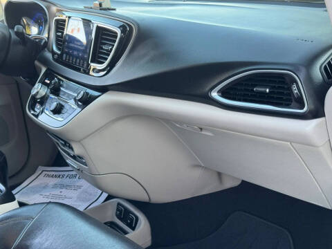 2017 Chrysler Pacifica Touring-L Plus