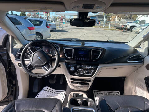 2017 Chrysler Pacifica Touring-L Plus