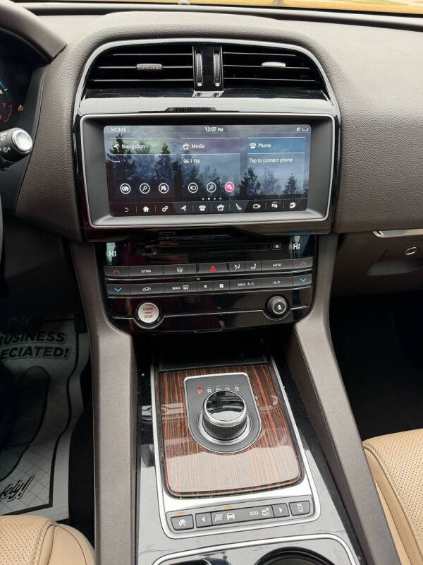 2017 Jaguar F-PACE 35t Prestige