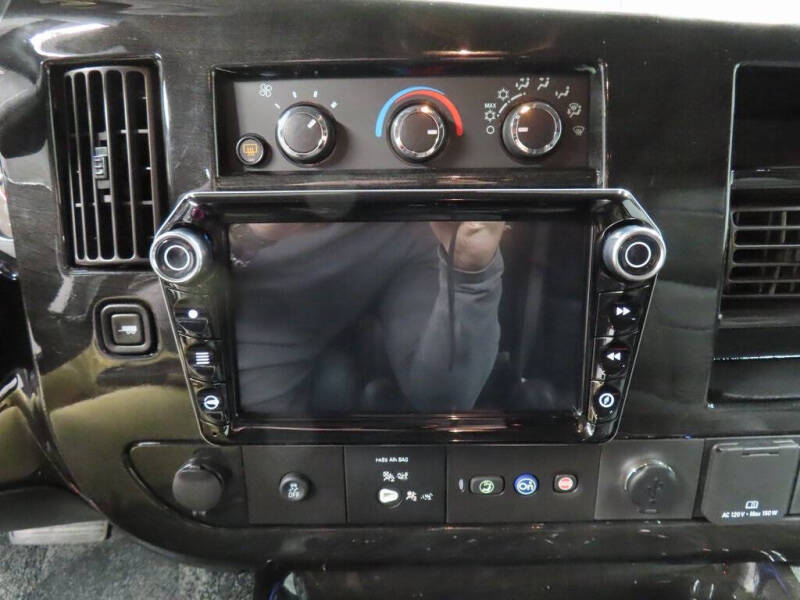 2022 GMC Savana 2500