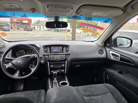 2016 Nissan Pathfinder SV