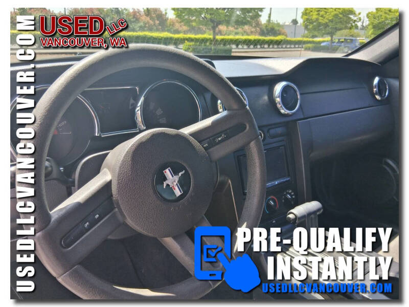 2005 Ford Mustang V6 Deluxe