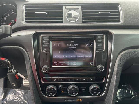 2017 Volkswagen Passat 1.8T R-Line