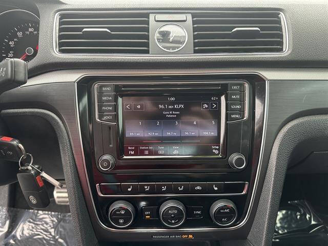 2017 Volkswagen Passat 1.8T R-Line