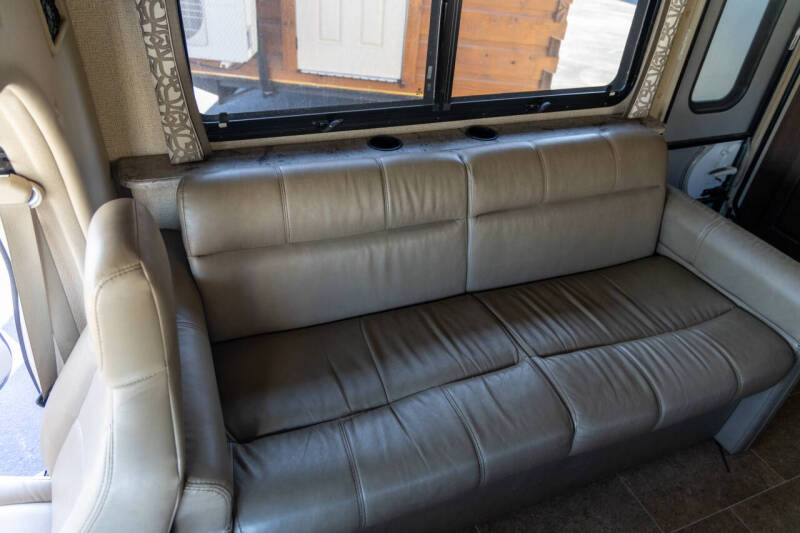 2019 Thor Motor Coach CHATEAU 31E