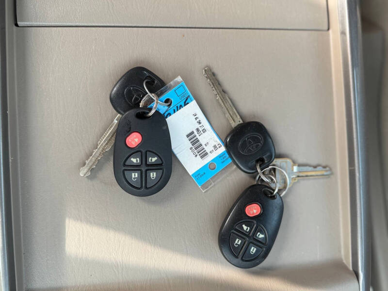 2010 Toyota Sienna LE 7-Passenger