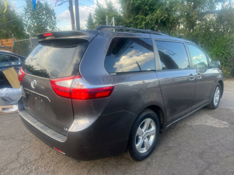 2015 Toyota Sienna LE 8-Passenger