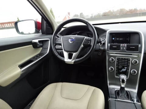 2016 Volvo XC60 T6 Drive-E R-Design Platinum