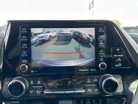 2022 Toyota Highlander Hybrid XLE