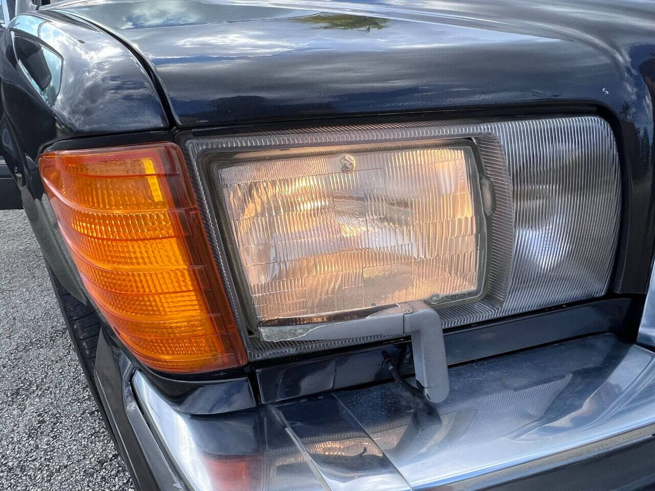 1991 Mercedes-Benz 560-Class  - $11,900