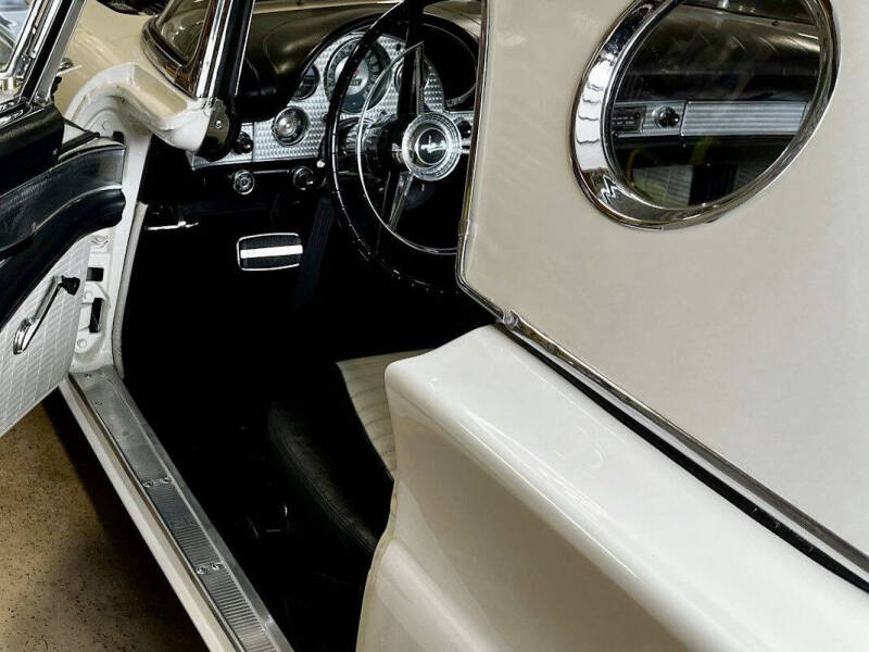 1957 Ford Thunderbird