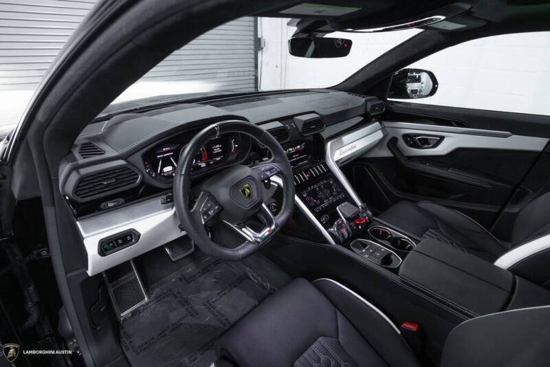 2023 Lamborghini Urus S