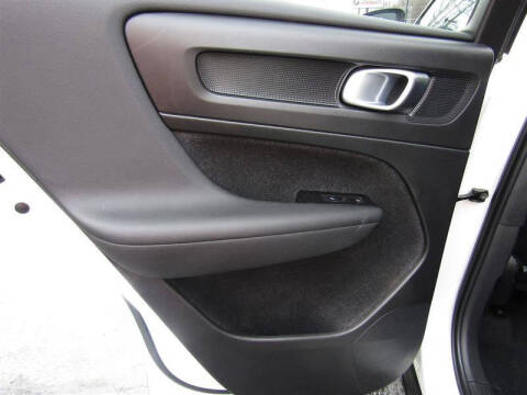 2021 Volvo XC40 T5 R-Design