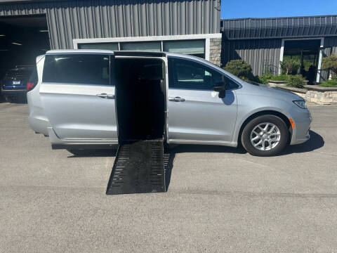 2026 Chrysler Pacifica Select