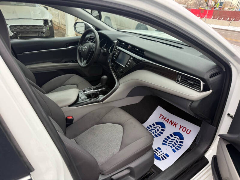 2019 Toyota Camry Hybrid LE