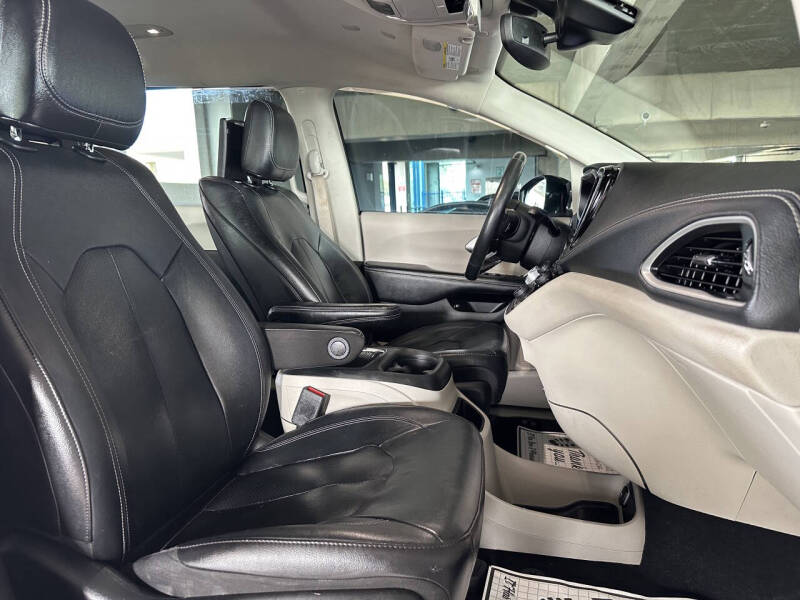 2022 Chrysler Pacifica Hybrid Touring L