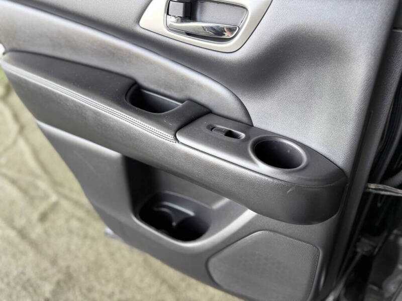 2020 Nissan Pathfinder S