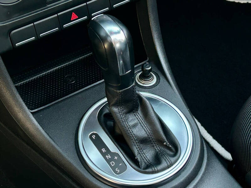 2013 Volkswagen Beetle Convertible 2.5L 50s Edition