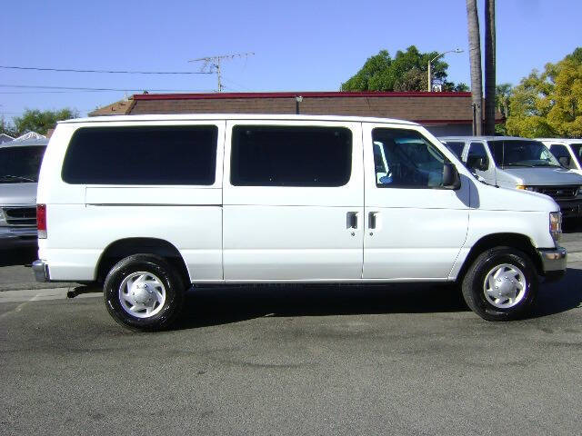 White 2008 Ford E-Series E-350 SD XLT E-350 SD XLT 3dr Passenger Van 2