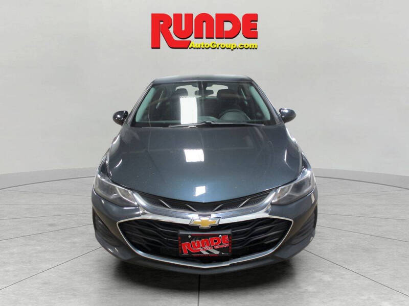 Used 2019 Chevrolet Cruze LT with VIN 3G1BE6SM6KS560302 for sale in Hazel Green, WI