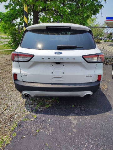 2020 Ford Escape SE