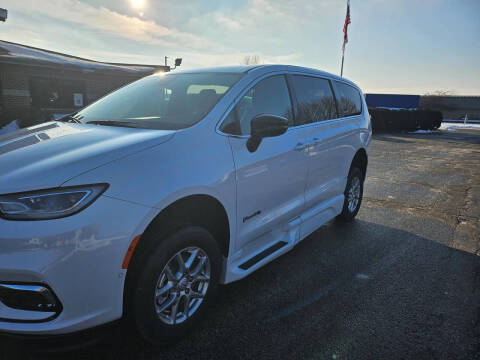 2025 Chrysler Pacifica Select