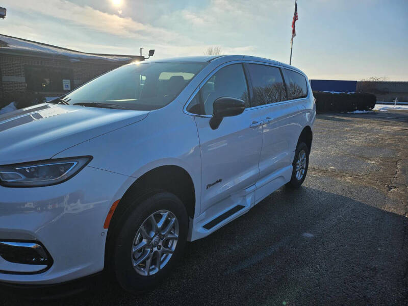 2025 Chrysler Pacifica Select