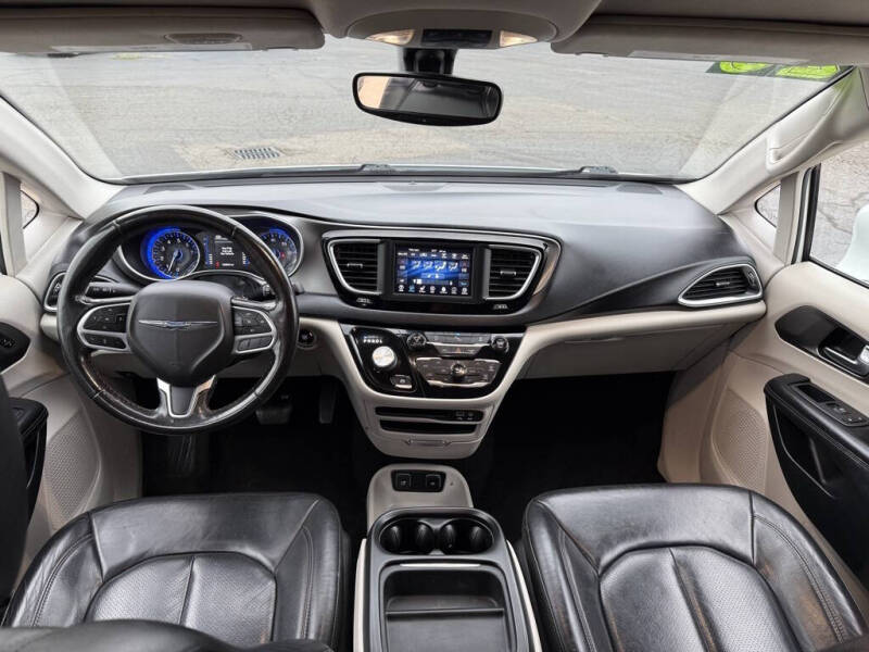 2020 Chrysler Pacifica Touring L