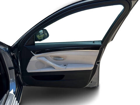 2012 BMW 5 Series 528i