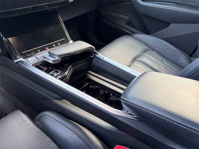 2019 Audi e-tron quattro Prestige