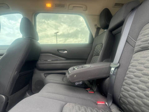 2022 Nissan Pathfinder SV