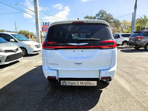 2024 Chrysler Pacifica Touring L