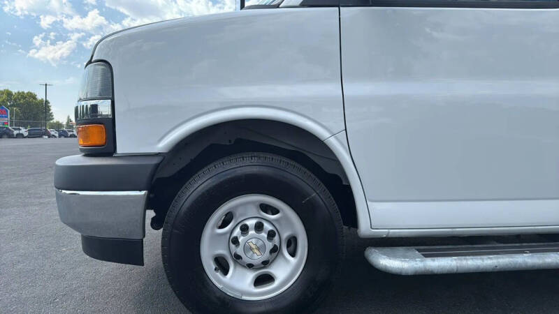 2025 Chevrolet Express 2500