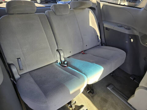 2013 Toyota Sienna LE 7-Passenger