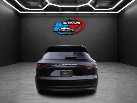 2023 Porsche Cayenne Platinum Edition