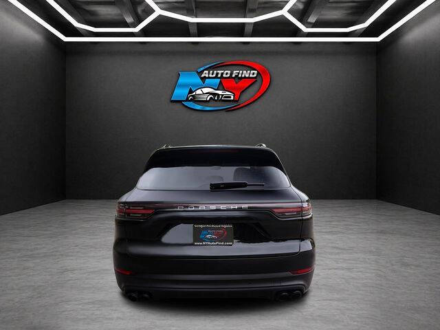 2023 Porsche Cayenne Platinum Edition