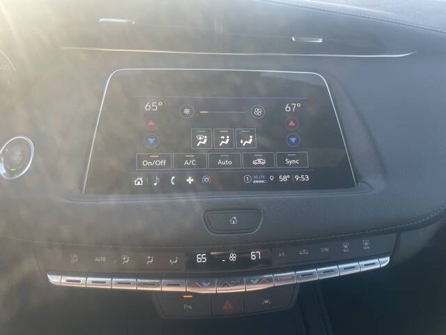 2023 Cadillac XT4 Premium Luxury