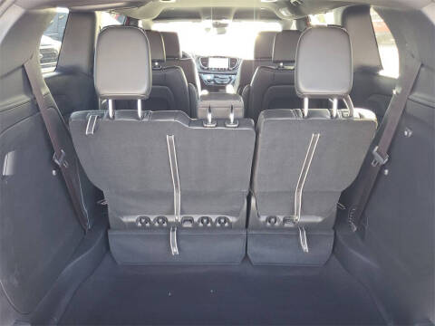 2025 Chrysler Voyager LX