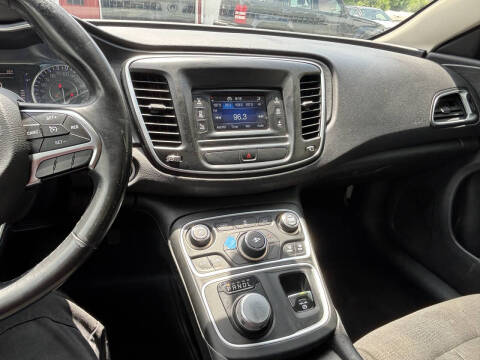 2017 Chrysler 200 LX