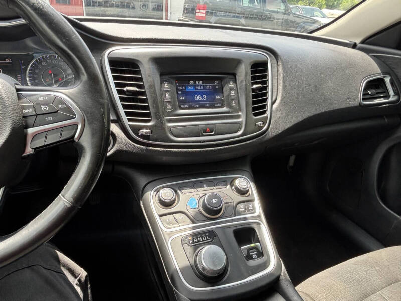 2017 Chrysler 200 LX